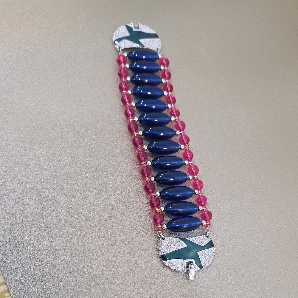 Vintage Monet Directives D'Orientale Lucite Bead Bracelet Silver Tone